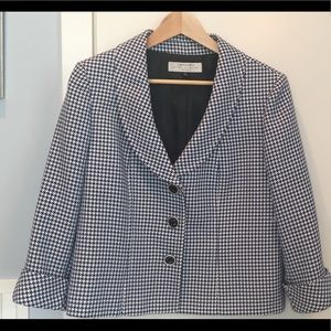 Tahari  blue and white houndstooth 12P blazer